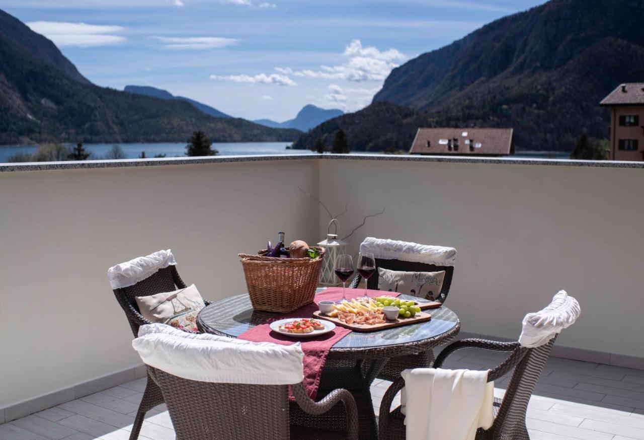 Attico Con Vista Sul Lago E Montagne A Molveno Exterior photo